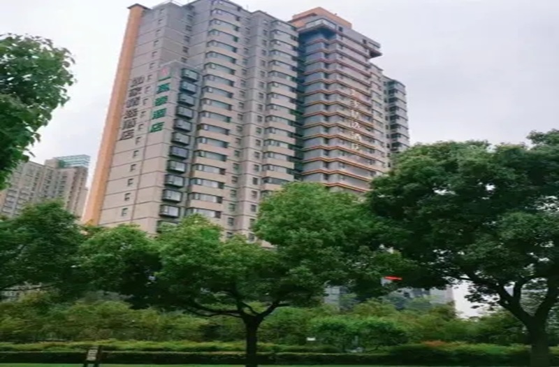 莫泰酒店(上海陆家嘴羽山路源深体育中心地铁站店)